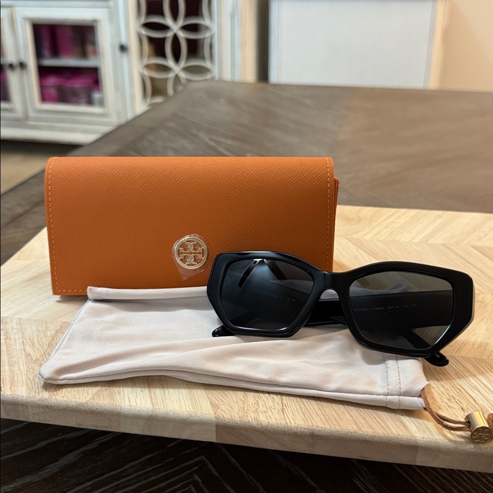 Tory Burch Chic Black Sunglasses With Dust Bag & Glass Case